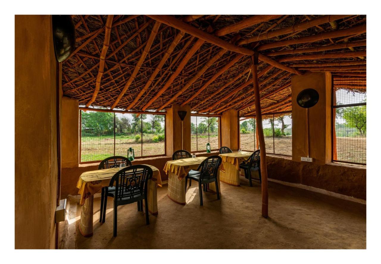 Chandera Kothi Orchha Bagian luar foto